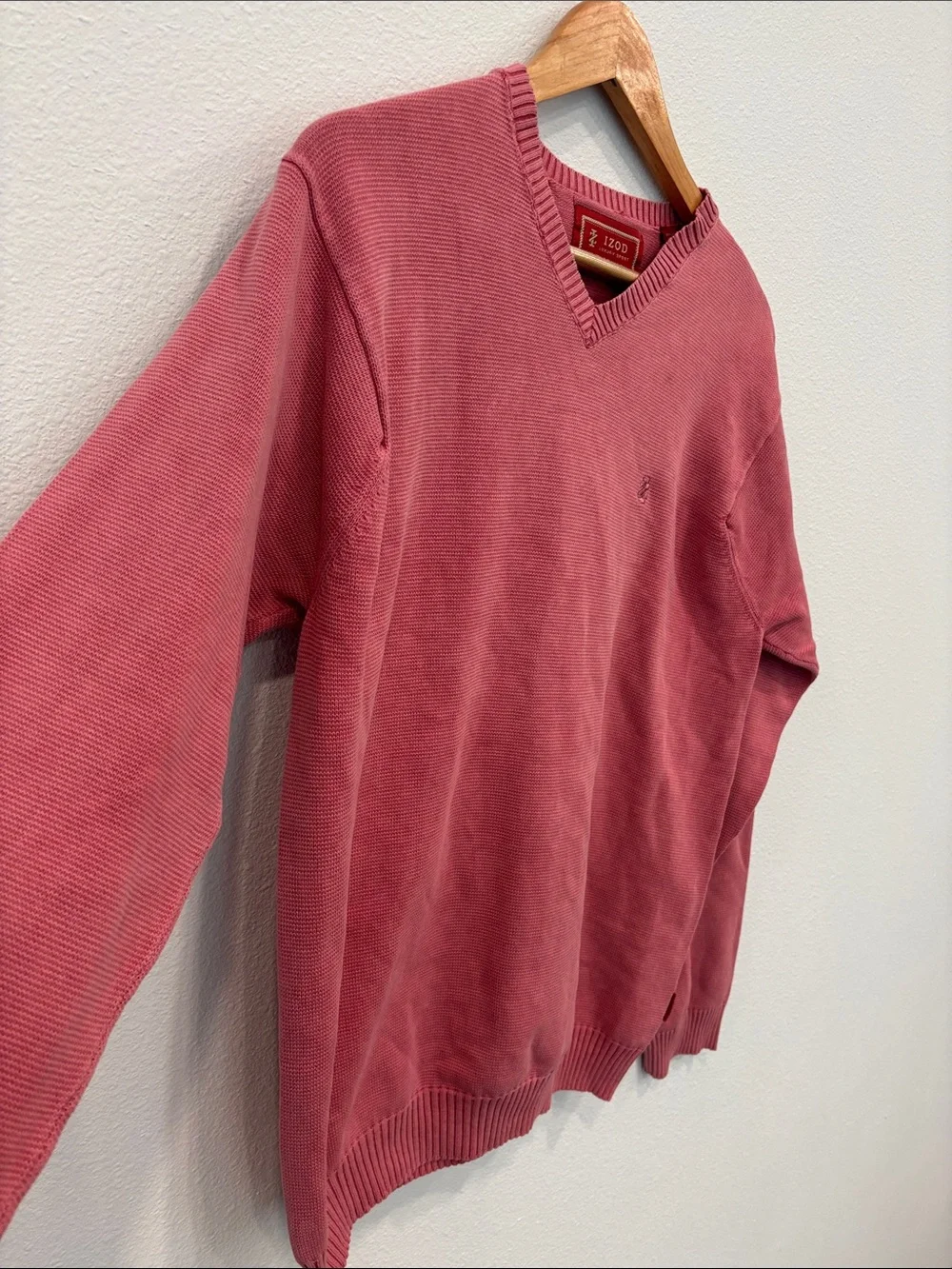 Izod Men's 100% Cotton V-Neck Sweater in Dusty Rose Pink Size Medium